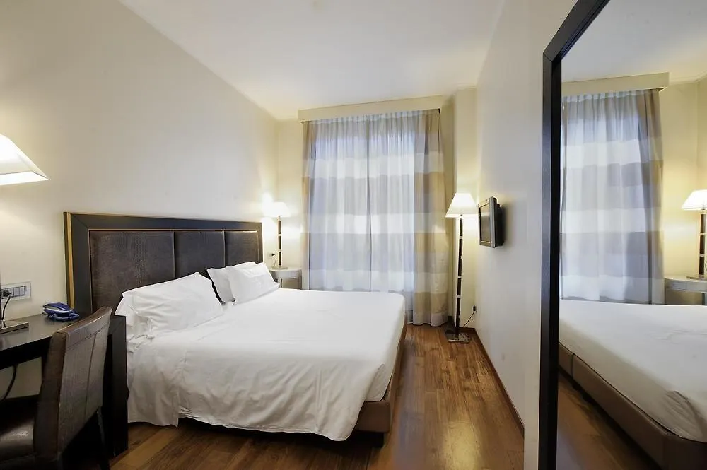Hotel Canada Milánó 3*,