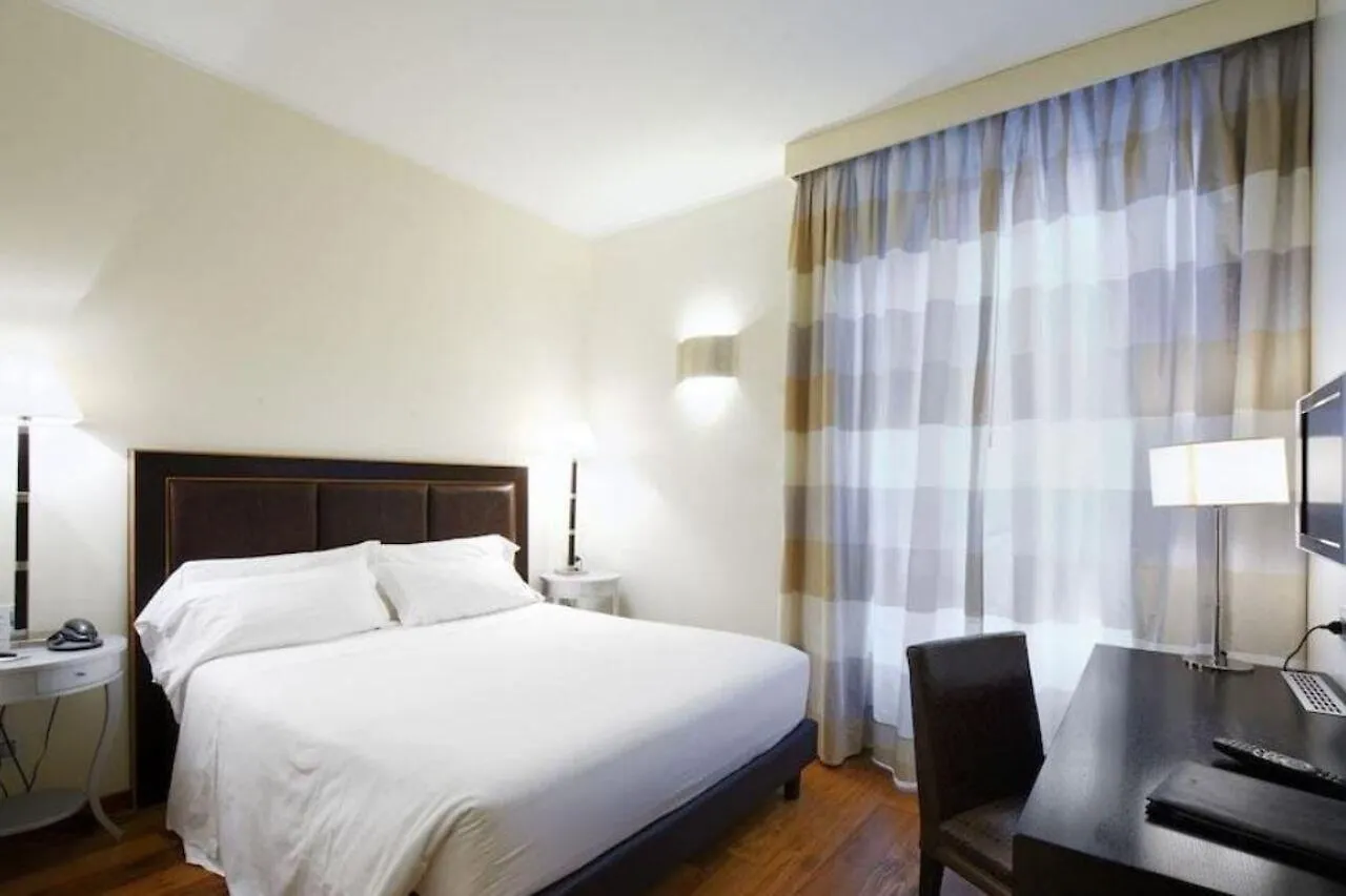 ***  Hotel Canada Milan Italy