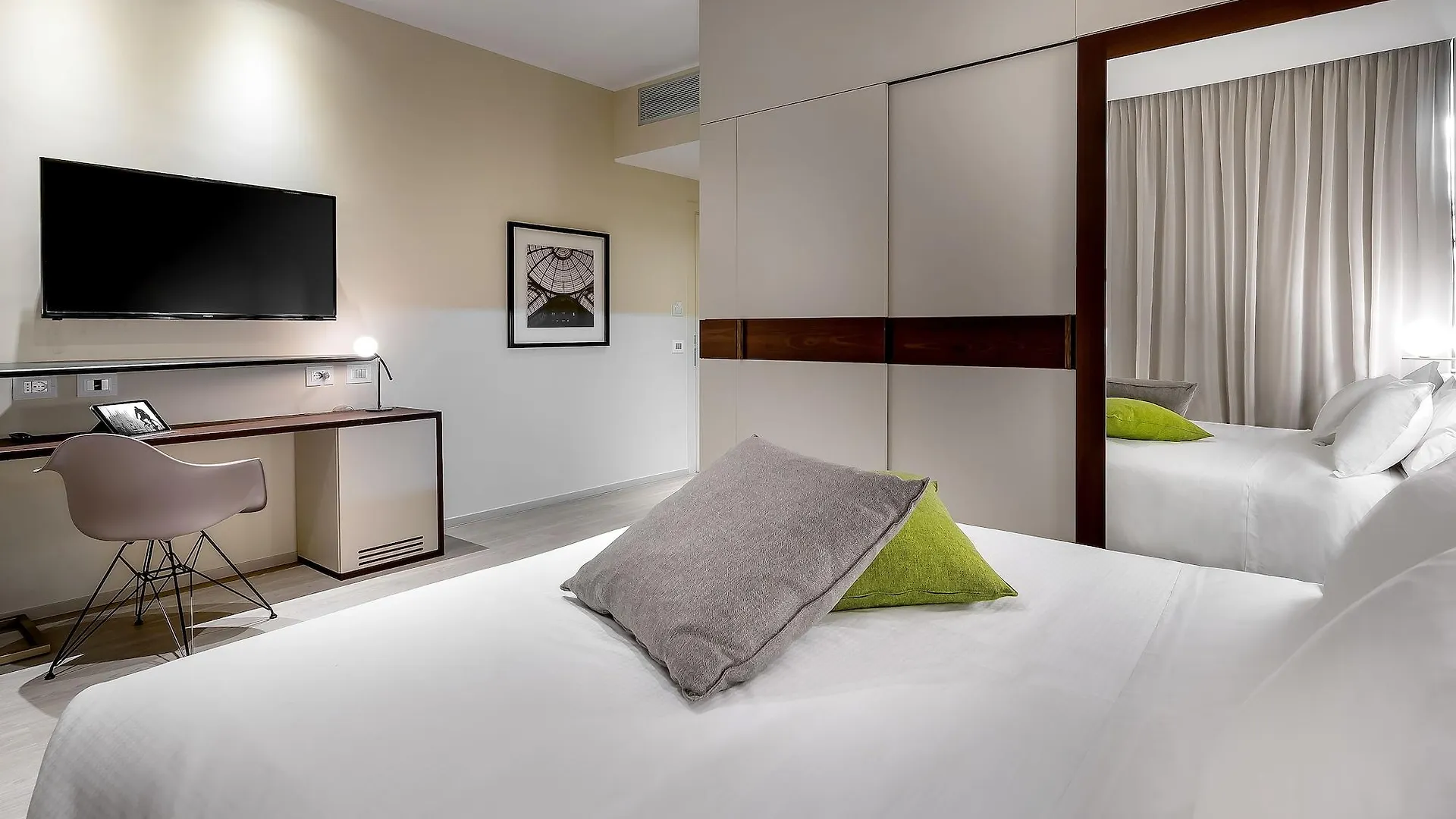 Hotel Canada Milan 3*,