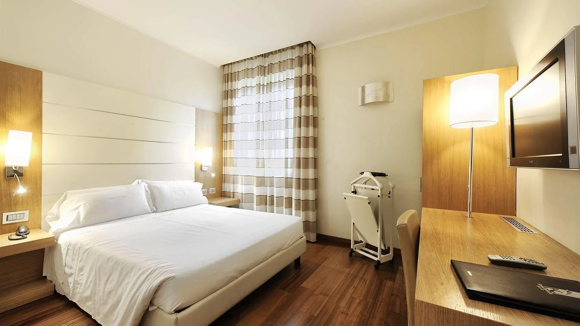 Hotel Canada Milan 3*,