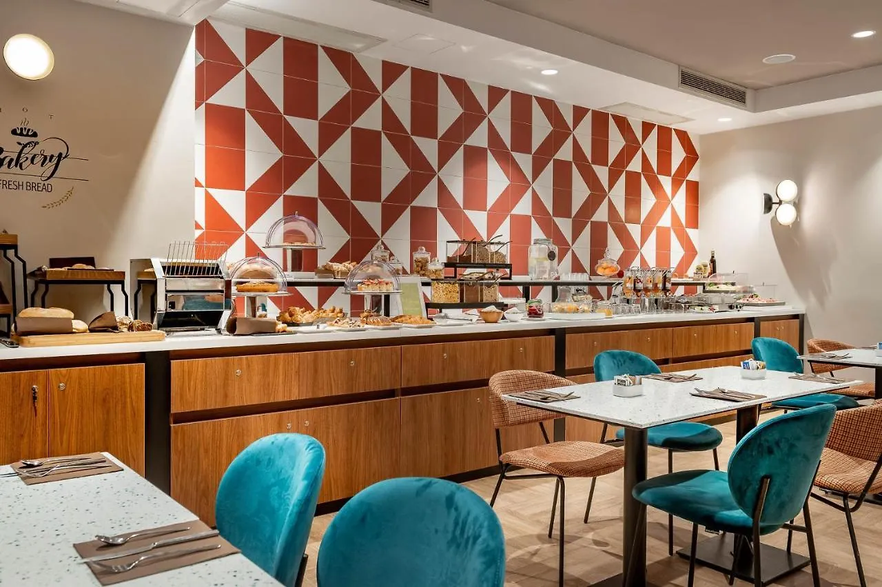 Hotel Canada Milan 3*,  Italy