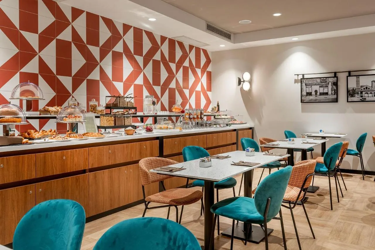 Hotel Canada Milan 3*,  Italy